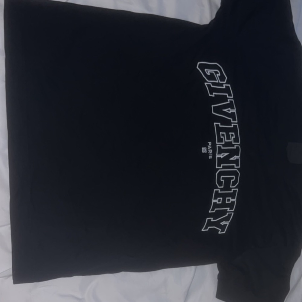 Givenchy- Medium Shitt